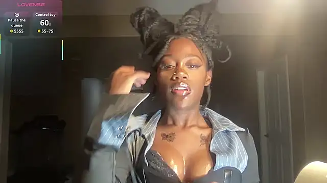 Snapshot of maskedgirl5005 chatting on 10-01-25, 11:44 maskedgirl5005 online show from 10-01-25, 11:44