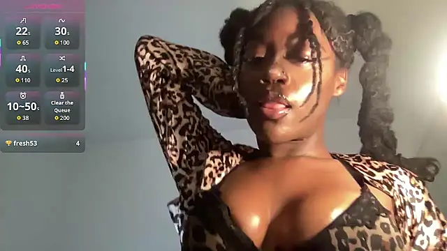 Snapshot of maskedgirl5005 chatting on 11-12-25, 03:40 maskedgirl5005 online show from 11-12-25, 03:40