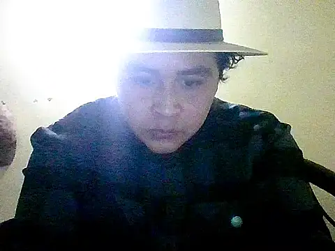 Snapshot of jorgexsuil2hh chatting on 12-15-25, 12:59 jorgexsuil2hh online show from 12-15-25, 12:59