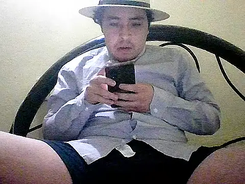 Snapshot of jorgexsuil2hh chatting on 12-23-25, 08:23 jorgexsuil2hh online show from 12-23-25, 08:23