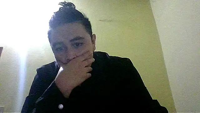 Snapshot of jorgexsuil2hh chatting on 06-12-26, 05:28 jorgexsuil2hh online show from 06-12-26, 05:28
