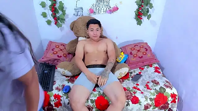 NataliaAndJulliam online show from 11-05-25, 04:45