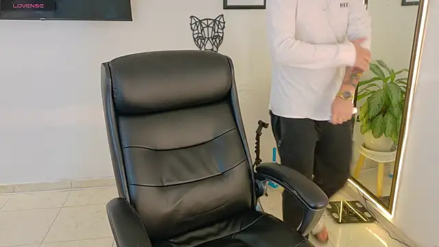 Snapshot of Elian_savoy chatting on 11-28-25, 11:18 Elian savoy online show from 11-28-25, 11:18