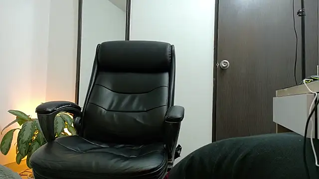 Elian savoy online show from 04-15-26, 12:28