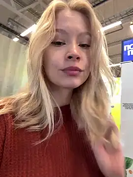 Snapshot of Cum_girlss chatting on 09-18-25, 06:15 Cum girlss online show from 09-18-25, 06:15