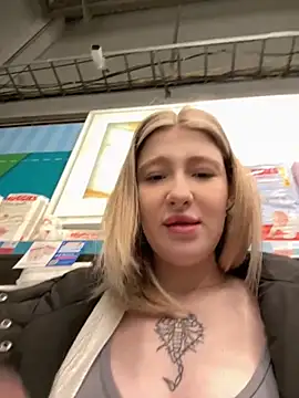 Snapshot of Cum_girlss chatting on 10-26-25, 02:39 Cum girlss online show from 10-26-25, 02:39