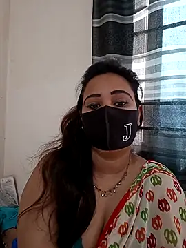 Snapshot of Mow_955 chatting on 10-15-25, 04:45 Mow 955 online show from 10-15-25, 04:45