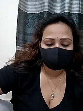 Snapshot of Mow_955 chatting on 10-22-25, 06:40 Mow 955 online show from 10-22-25, 06:40