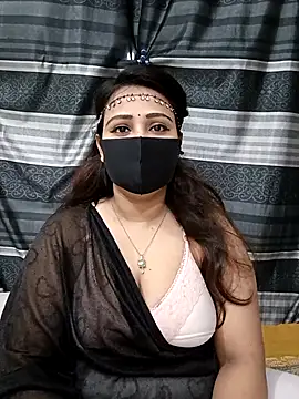 Snapshot of Mow_955 chatting on 10-31-25, 06:31 Mow 955 online show from 10-31-25, 06:31