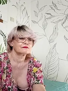 Catty Lady online show from 05-13-26, 07:11