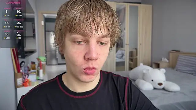 Snapshot of olivertasty chatting on 07-18-26, 12:53 olivertasty online show from 07-18-26, 12:53