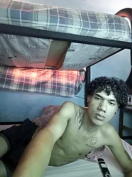 Snapshot of Gabriel_Stone chatting on 10-22-25, 07:02 Gabriel Stone online show from 10-22-25, 07:02