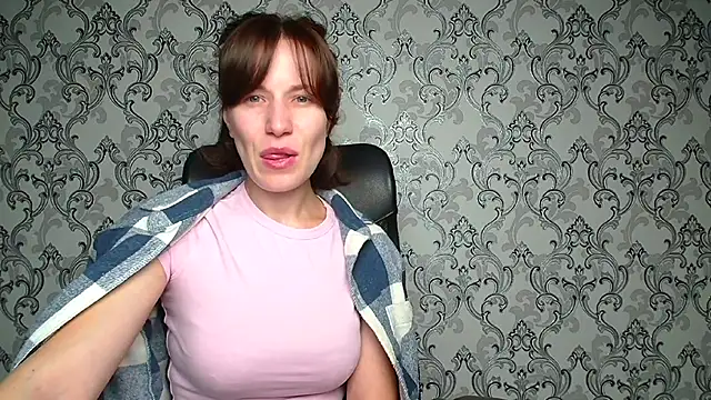 Snapshot of Kelly_Kisss chatting on 11-24-25, 06:02 Kelly Kisss online show from 11-24-25, 06:02