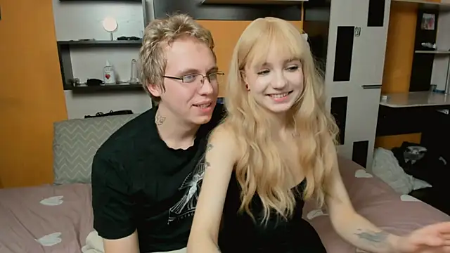 Snapshot of SammySccott chatting on 12-15-25, 05:23 SammySccott online show from 12-15-25, 05:23