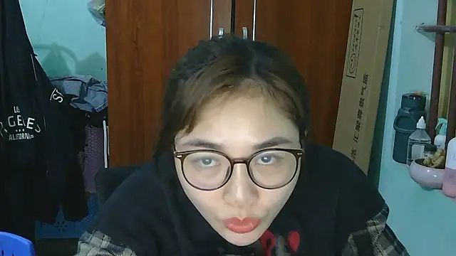 Uhem112 online show from 12-18-25, 01:06