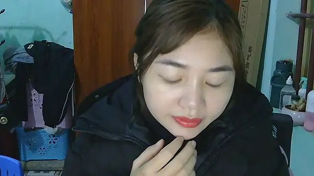 Uhem112 online show from 12-19-25, 01:12