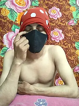 Snapshot of Seducing_couple chatting on 10-14-25, 05:36 Seducing couple online show from 10-14-25, 05:36