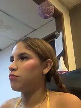 Snapshot of MiiluRosse chatting on 10-28-25, 12:19 MiiluRosse online show from 10-28-25, 12:19