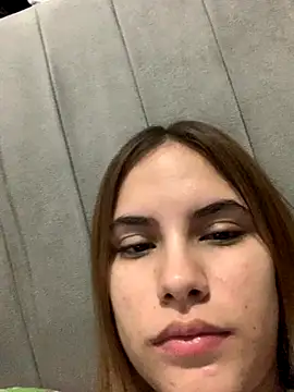 Snapshot of MiiluRosse chatting on 11-16-25, 02:17 MiiluRosse online show from 11-16-25, 02:17