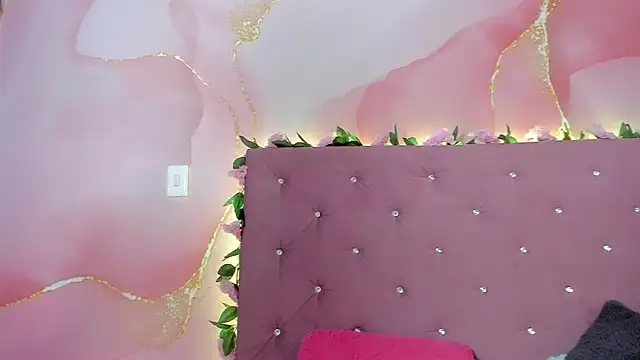 violet taylor  online show from 04-11-26, 02:16