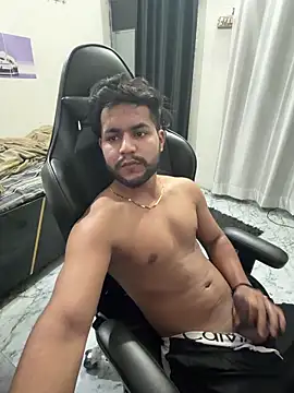 Kartikkartik8595 online show from 04-12-26, 10:48