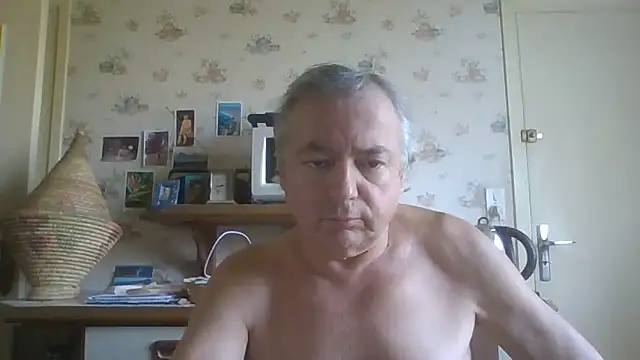 Snapshot of gegevincent chatting on 06-18-26, 08:47 gegevincent online show from 06-18-26, 08:47