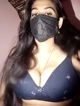 umairahaasan 1 online show from 10-27-25, 10:52