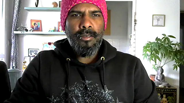 Snapshot of frenchblackc31 chatting on 05-18-26, 07:36 frenchblackc31 online show from 05-18-26, 07:36