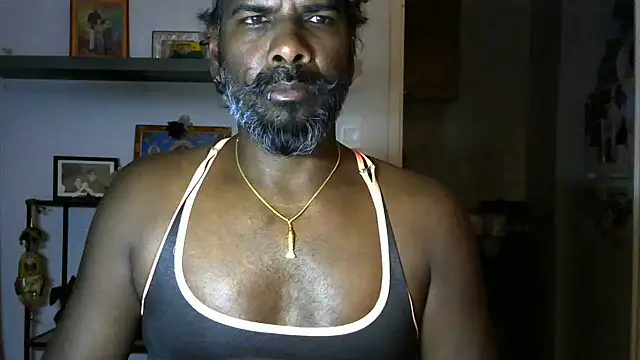 Snapshot of frenchblackc31 chatting on 06-07-26, 10:46 frenchblackc31 online show from 06-07-26, 10:46