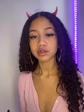 Snapshot of jadee8 chatting on 10-29-25, 07:48 jadee8 online show from 10-29-25, 07:48