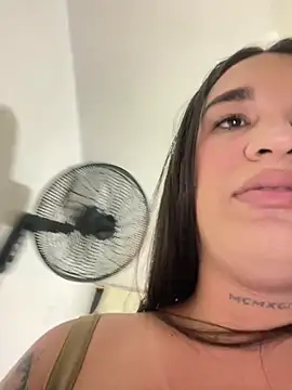 Snapshot of Sweet_vicky_hot chatting on 11-21-25, 07:12 Sweet vicky hot online show from 11-21-25, 07:12