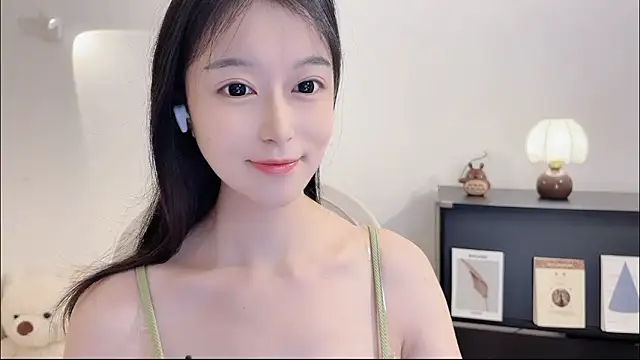 Onechestnut online show from 10-26-25, 12:33