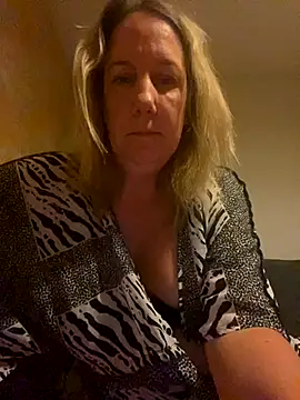 Snapshot of X-Victoria-X chatting on 09-12-25, 04:12 X-Victoria-X online show from 09-12-25, 04:12