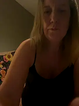 Snapshot of X-Victoria-X chatting on 10-02-25, 03:02 X-Victoria-X online show from 10-02-25, 03:02