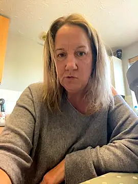 Snapshot of X-Victoria-X chatting on 10-04-25, 03:54 X-Victoria-X online show from 10-04-25, 03:54