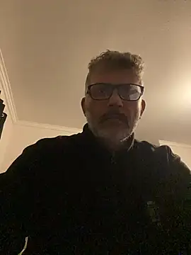 Snapshot of max219 chatting on 11-23-25, 07:35 max219 online show from 11-23-25, 07:35