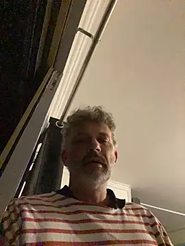 Snapshot of max219 chatting on 01-11-26, 08:14 max219 online show from 01-11-26, 08:14