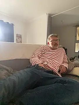 Snapshot of max219 chatting on 01-12-26, 03:28 max219 online show from 01-12-26, 03:28