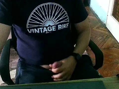 Snapshot of zee06 chatting on 12-15-25, 12:42 zee06 online show from 12-15-25, 12:42