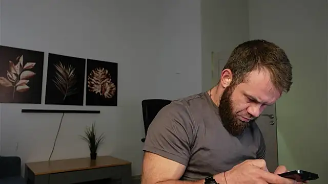 Snapshot of Stewart_Barnz chatting on 10-09-25, 06:00 Stewart Barnz online show from 10-09-25, 06:00