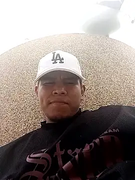 Snapshot of Oscariin96 chatting on 02-12-26, 06:47 Oscariin96 online show from 02-12-26, 06:47