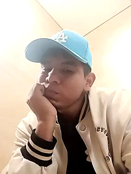 Snapshot of Oscariin96 chatting on 02-18-26, 03:30 Oscariin96 online show from 02-18-26, 03:30