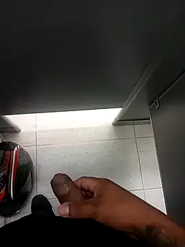 Snapshot of Oscariin96 chatting on 02-19-26, 07:10 Oscariin96 online show from 02-19-26, 07:10