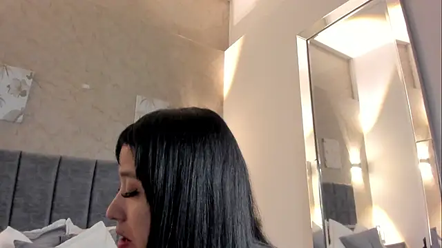 Lunaa bellaa online show from 01-05-26, 07:39