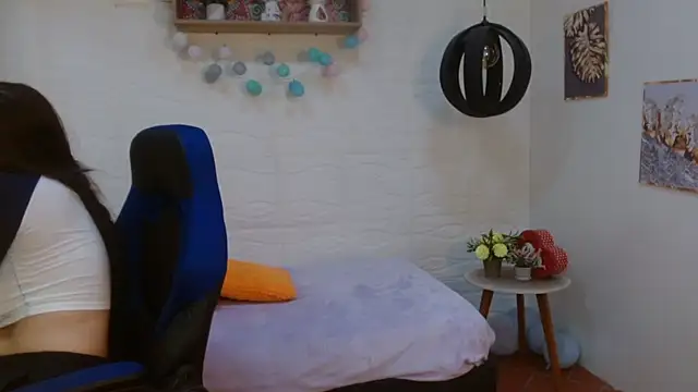 Snapshot of tulunaroja chatting on 10-14-25, 08:53 tulunaroja online show from 10-14-25, 08:53