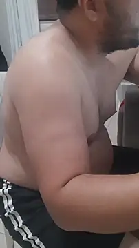 Snapshot of Urso_Nerd chatting on 10-29-25, 04:20 Urso Nerd online show from 10-29-25, 04:20