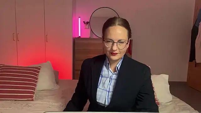 Snapshot of UnderWunder chatting on 07-15-26, 08:14 UnderWunder online show from 07-15-26, 08:14