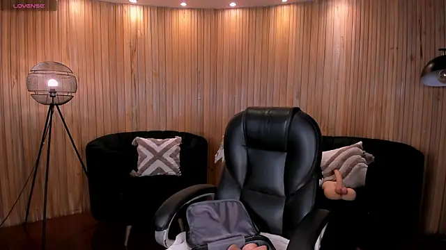 Snapshot of MeganScott chatting on 07-27-26, 12:23 MeganScott online show from 07-27-26, 12:23