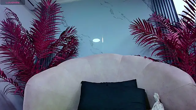 Snapshot of JulietaMills chatting on 11-18-25, 11:25 JulietaMills online show from 11-18-25, 11:25