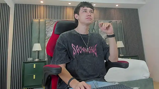 Snapshot of Michael_blue chatting on 09-20-25, 12:28 Michael blue online show from 09-20-25, 12:28